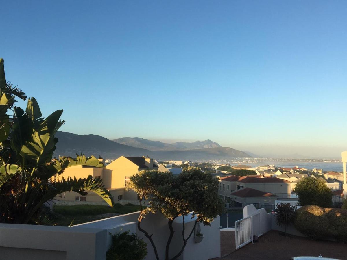 Vermont Hermanus - Views, Sunny, Right On The Sea Екстериор снимка