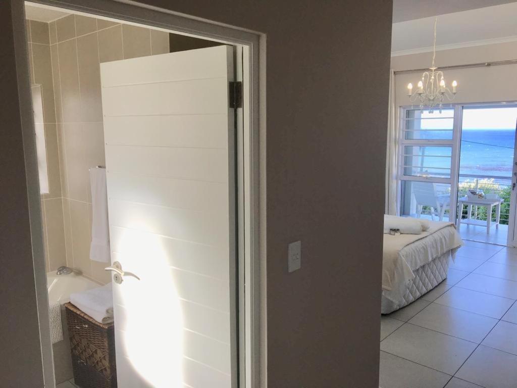 Vermont Hermanus - Views, Sunny, Right On The Sea Екстериор снимка